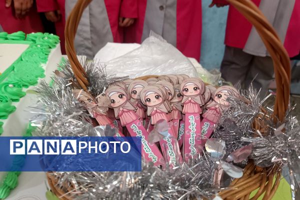 نغمه‌های قرآنی در دل دختران دبستان میقات بهارستان دو طنین‌انداز شد