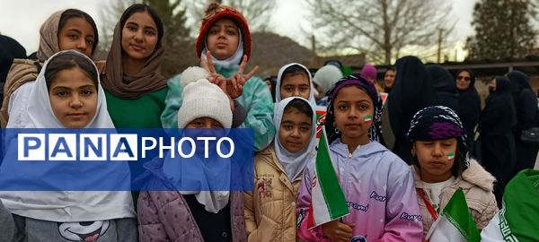 جامعه پرشورفرهنگیان و دانش آموزان در راهپیمایی ۲۲ بهمن منطقه بیرانوند