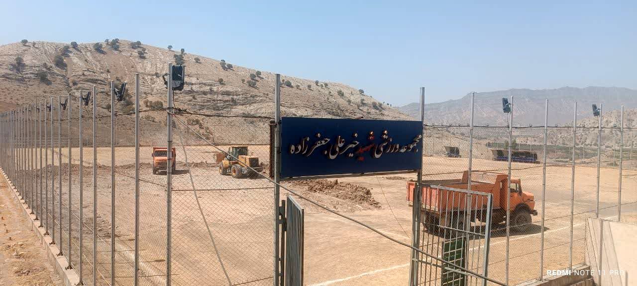 آغاز عملیات اجرایی تعویض چمن ورزشگاه شهید جعفرزاده معمولان