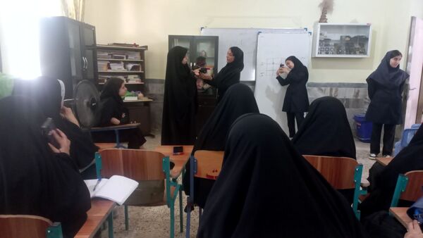 برگزاری هفته دوم دوره آموزشی فصل رویش در هنرستان ثمین