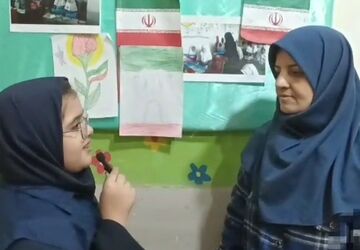 شور و اشتیاق ملی در مدرسه امام رضا(ع) و نرگس رودهن در آستانه ایام‌الله دهه فجر 