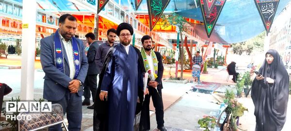 آیین گلباران مزار شهدا در سالروز تاسیس سازمان دانش‌آموزی