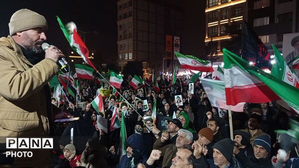 قسم به خون رهبر ایستاده ایم تا آخر