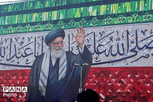 حضور پرشور مردم در مراسم وداع با رهبر شهید 