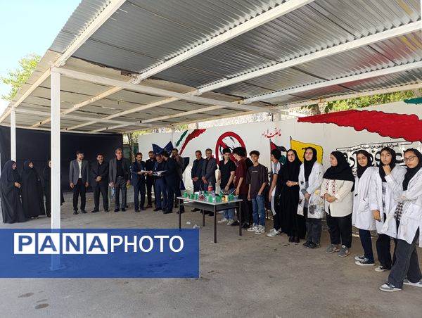 قدردانی از دانش‌آموزان فعال در نمایشگاه نقاشی حماسه حسینی 