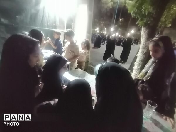 حضور دانش آموزان در موکب سازمان دانش آموزی در یکصد و ششمین شب تجمعات