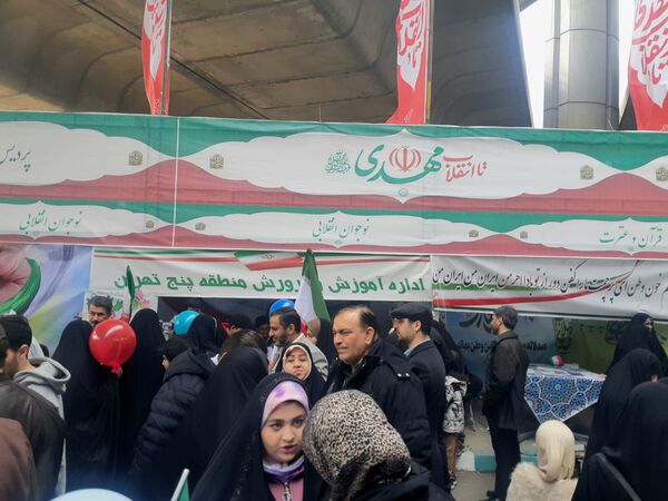 حضور حماسی منطقه ۵ در راهپیمایی ۲۲ بهمن