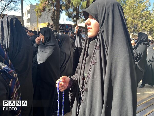 حضور موج چشم گیر مردمی در تشییع پیکر شهید بیت رهبری