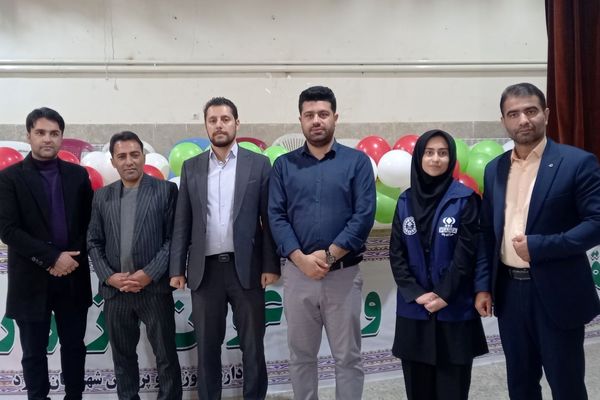 صدای اتحاد و هویت؛ طنین سرود دانش‌آموزان فلارد در رقابتی پرشور