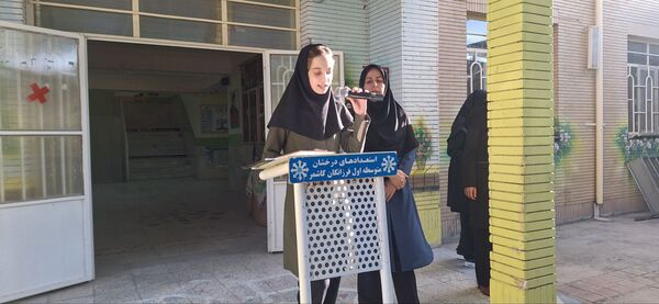 برگزاری جشن عاطفه ها در دبیرستان فرزانگان دوره ی اول 