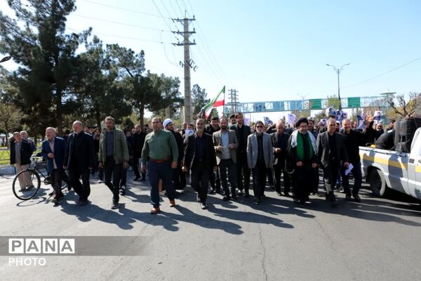 تجدید عهد با آرمان های رهبر شهید انقلاب در نماز جمعه فشافویه