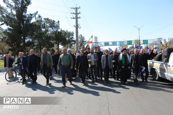 تجدید عهد با آرمان های رهبر شهید انقلاب در نماز جمعه فشافویه