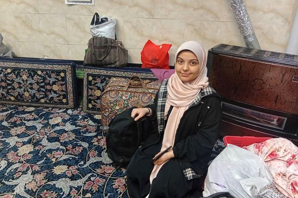 ورود دانش‌ آموزان دختر ناحیه دو شهرری به مراسم معنوی اعتکاف 