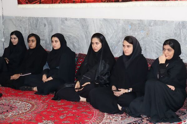 اعزام دانش‌آموزان دختر گلپایگانی به اردوی راهیان نور 