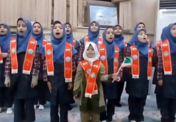 پیوند مسجد ،مدرسه و منزل همراه با بزرگداشت روز دانش آموز در مسجد احمد بن موسی (ع)