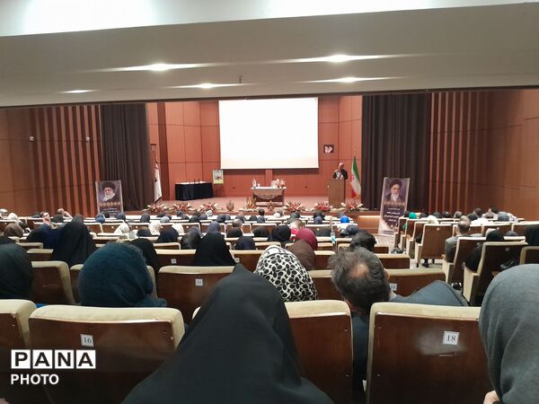 جلسه اولیا مربیان پایه هشتم دبیرستان مصلی نژاد حضرت زهرا 