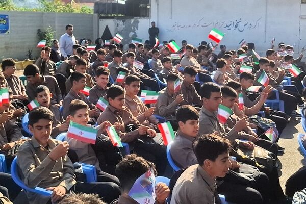با عطر شهدا و شعار «مقاومت»؛ زنگ بازگشایی مدارس در کومله نواخته شد 