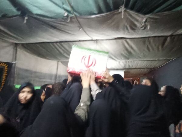 تشییع پیکر شهید گمنام در نمایشگاه یاس کبود 