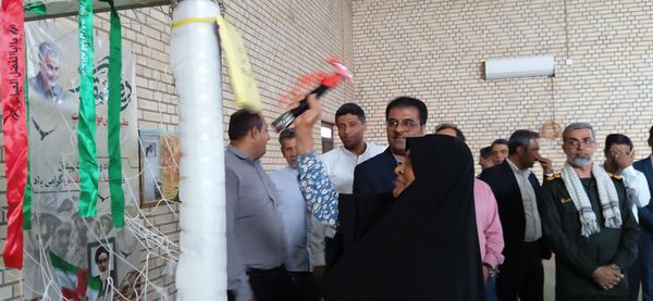 نواختن زنگ مهر و ایثار در مدارس جزیره هرمز 