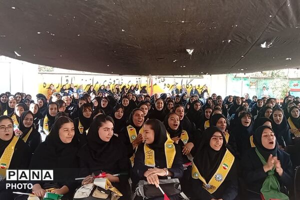 آیین بازگشایی مدارس و گرامیداشت هفته دفاع مقدس در دبیرستان نرجس شیراز