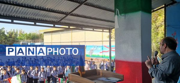 نواختن زنگ آغاز سال تحصیلی در مدرسه اندیشه شاهد منطقه ۱۶ 