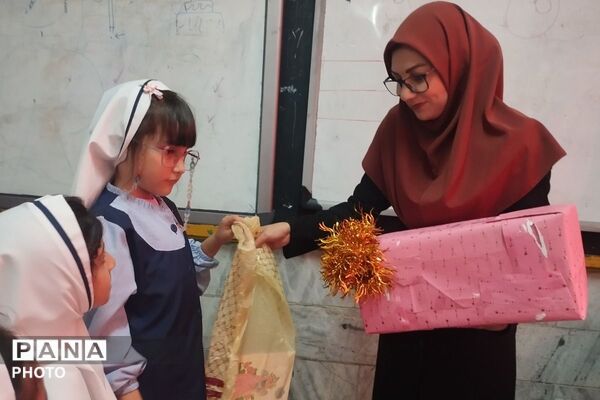 مشق مهربانی؛ «جشن عاطفه‌ها» در دبستان هدی