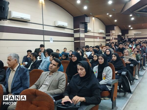 پژوهشگران جوان خرم‌آباد در آیین تجلیل جشنواره پژوهش‌سراها خوش درخشیدند