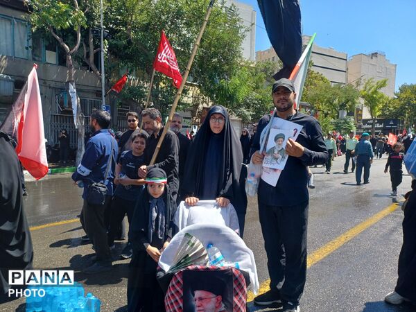 حال و هوای مشهد ساعاتی پیش از تشییع پیکر رهبر شهید انقلاب