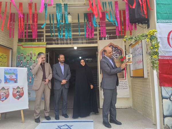 مراسم باشکوه زنگ ایثار و مقاومت در مدرسه شاهد تکتم ناحیه ۳