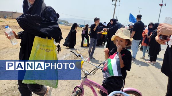 حضور پر شور عزاداران و شهروندان اراکی در پیاده‌روی جاماندگان اربعین 