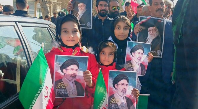 موج بیعت جوانان کامیاران با سیدمجتبی حسینی خامنه‌ای