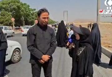 پیاده می‌‌رود زائر به عشق تربت مولا