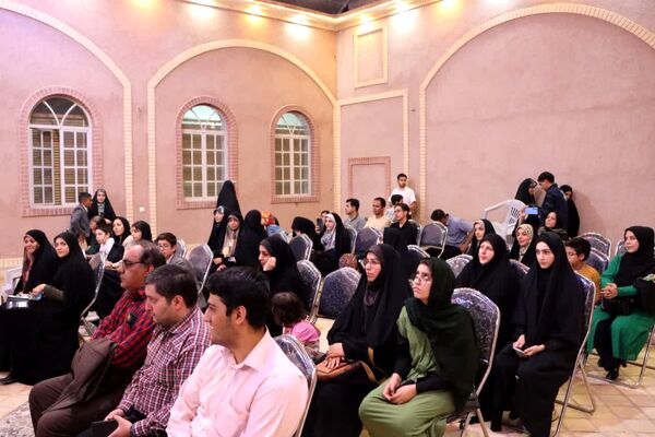 «محفل شهریور شعر» با حضور دانش‌آموزان یزدی