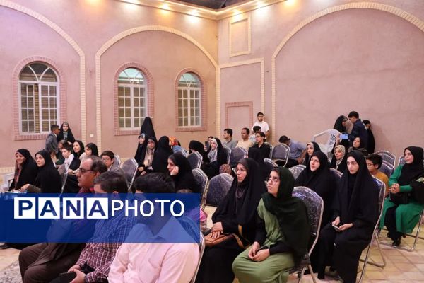 «محفل شهریور شعر» با حضور دانش‌آموزان یزدی