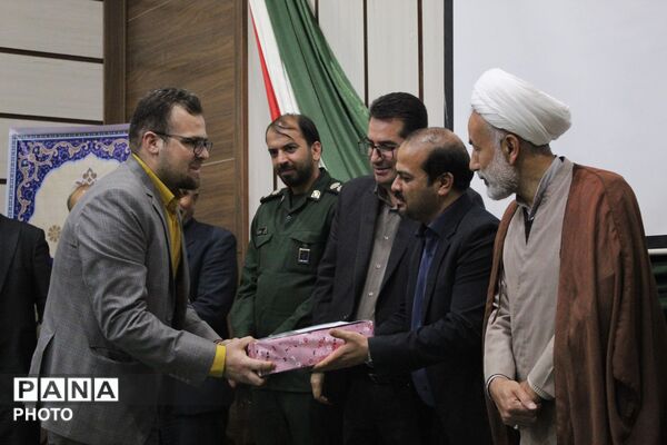 تجلیل از فرهنگیان بازنشسته آموزش و پرورش بام و صفی آباد