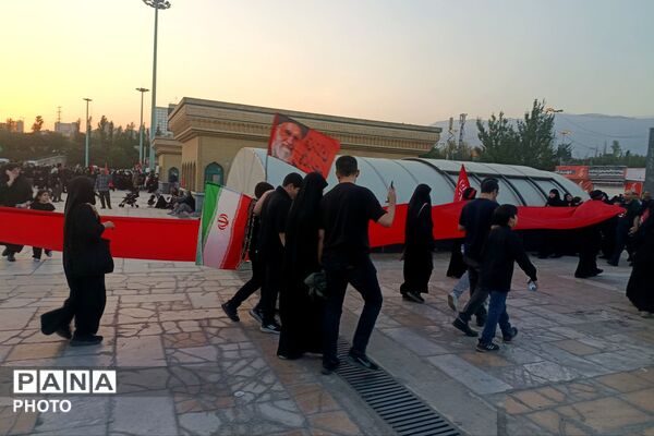 خروش اشک و حماسه در میعادگاه تهران