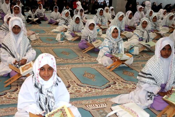 جشن روزه اولی‌ها در قلعه‌گنج 