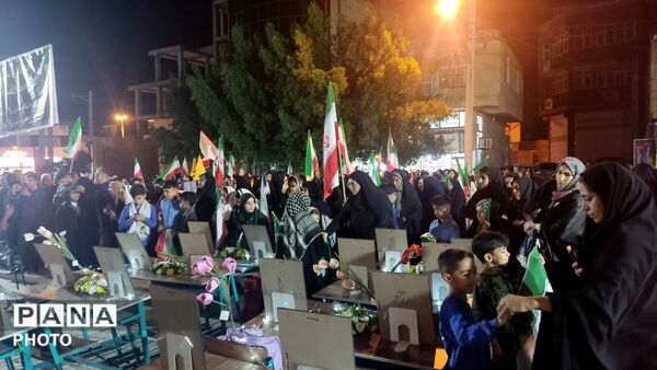 حضور گسترده مردم حاجی‌آباد در یادواره رهبر شهید و شهدای فرهنگی 