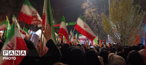پیمان دوباره با رهبری با نوای رسای مهدی رسولی در آیین تجدید بیعت 