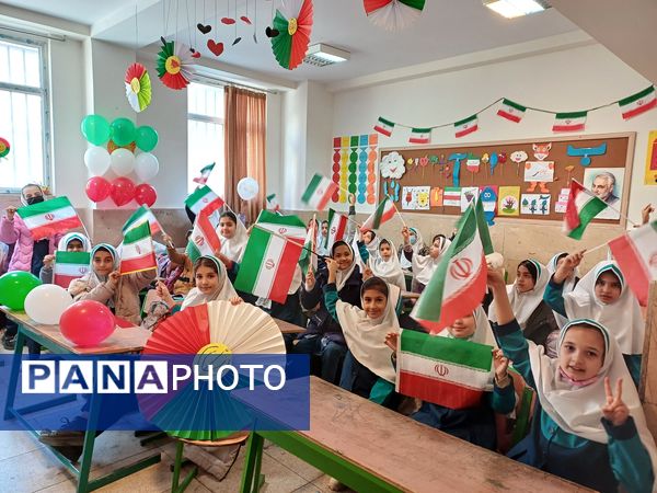 شور و نشاط دانش‌آموزان مدارس منطقه پردیس در جشن‌های دهه فجر انقلاب اسلامی 