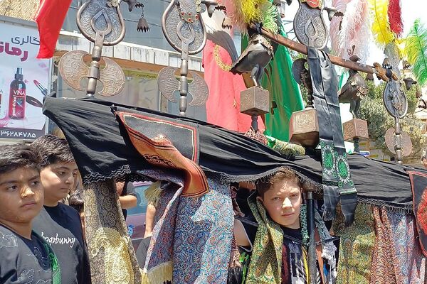 حضور پرشور کودکان و نوجوانان ورامینی در مراسم عزاداری روز عاشورا