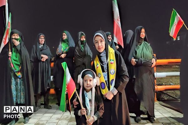 پرچم عزت را می‌بریم بالا 