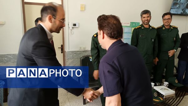 بازدید فرمانده بسیج دانش آموزی از دبیرستان شاهد صاحب الزمان 