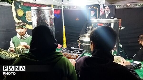 سقاخانه قمر بنی هاشم در چهل و یکمین شب از اجتماعات مردمی نیشابور 