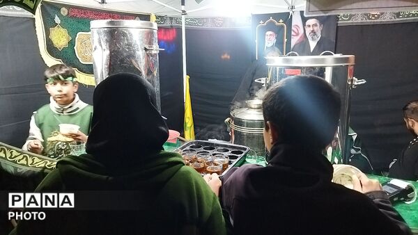 سقاخانه قمر بنی هاشم در چهل و یکمین شب از اجتماعات مردمی نیشابور 