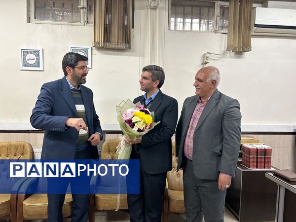  تقدیر از راهبران قطبی سازمان دانش اموزی شهرستانهای تهران