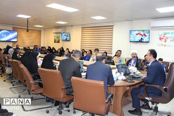 نشست خبری خبرنگاران پانا با مدیرکل آموزش و پرورش استان البرز 