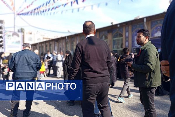 حرکت مردم رباط‌کریم به سوی نماز جمعه