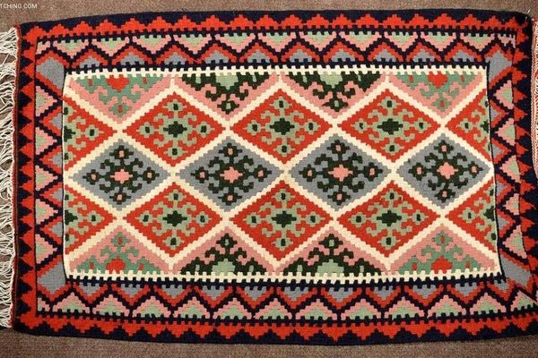 گلیم‌بافی خرم‌آباد؛ نماد اصالت و هنر در صنایع دستی لرستان