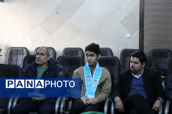 دیدار مربیان و اعضای منتخب سازمان دانش‌آموزی سمنان با نماینده ولی‌فقیه در استان 